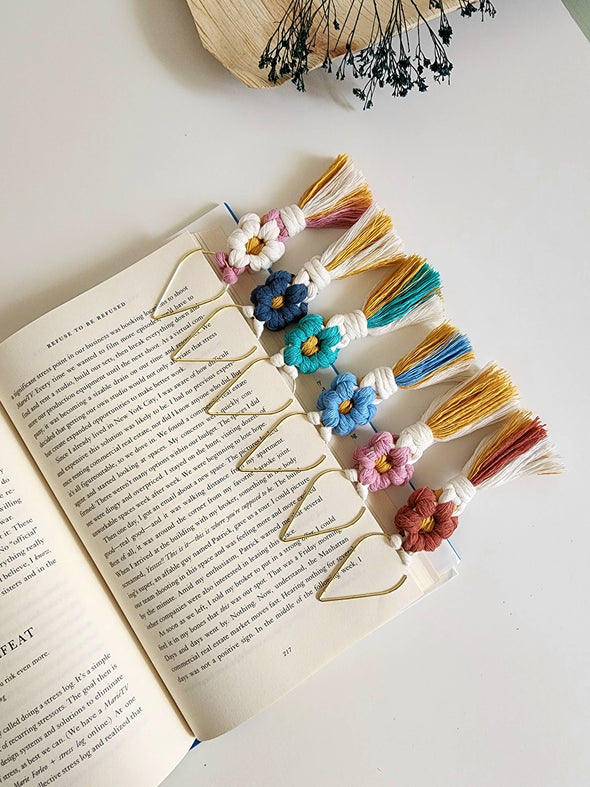 Macrame Daisy Flower Bookmark Charm, Handmade Book Accessory